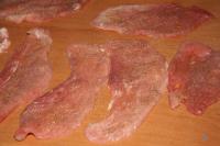 Fleisch waschen, trocknen und in Schnitzelform...