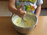 Kühlenden Pudding mit weicher Butter vermischen...